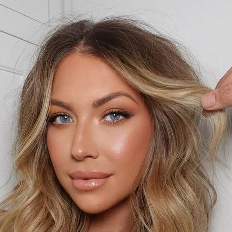 Bridesmaid Make Up Blonde, Green Eyes Bridesmaid Makeup, Stassi Hair Color, Best Makeup For Blonde Hair Blue Eyes, Natural Makeup With Blue Eyes, Boho Beach Wedding Makeup, Stassi Schroeder Wedding Makeup, Natural Makeup Looks For Blue Eyes Blonde Hair, Natural Makeup Look Blue Eyes