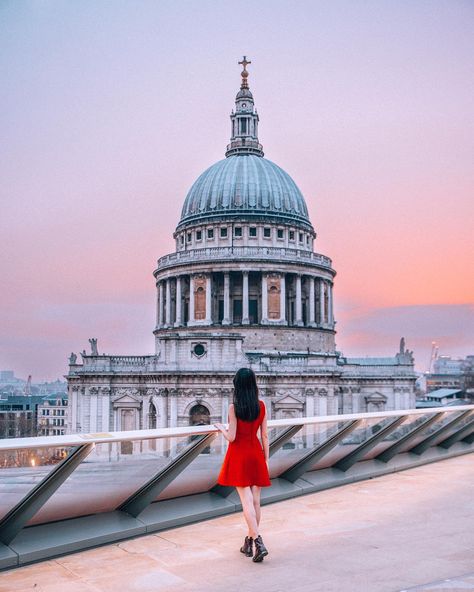 St. Paul's Cathedral Sunset Captions For Instagram, Photoshoot London, London Photoshoot, Instagram Places, Solo Travel Destinations, St Paul's Cathedral, London Places, Beautiful Travel Destinations, Best Sunset