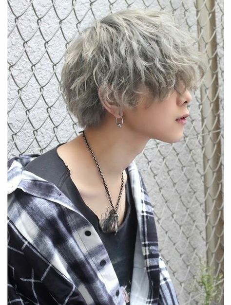 Kore Ulzzang, Androgynous Hair, Tomboy Hairstyles, Short Hair Tomboy, Short Grunge Hair, Boho Wedding Hair, Shot Hair Styles, Fluffy Hair, Dye My Hair