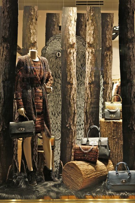 Mulberry l New York Autumn Window Display, Display Visual Merchandising, Fashion Window Display, Fall Windows, Window Display Retail, Decoration Vitrine, Store Window Display, Visual Merchandising Displays, Store Window Displays