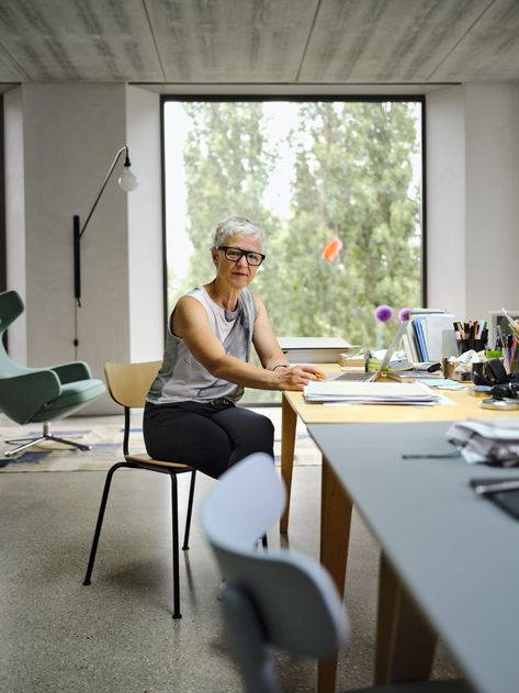 Vitra | Living and working in her studio Studio Headshots, In Her Studio, Environmental Portraits, Jasper Morrison, Business Portrait, Office Set, Sustainable Brand, Office Chairs, Branding Photos