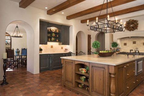 Mediterranean kitchen with terra cotta flooring and limestone countertops Tuscan Kitchen Ideas, Tuscan Design Living Room, Modern Tuscan Kitchen, Style Toscan, Kitchen Ideas Decor, Mediterranean Kitchen Design, Modern Tuscan, Mediterranean Interior, Mediterranean Kitchen