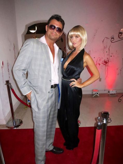 scarface Halloween costumes Scarface Party, Scarface Costume, Gangster Party, Gangster Costumes, Wedding Of The Year, Halloween 2016, Halloween Costumes For Couples, Halloween 2019, Couple Halloween