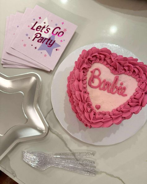 🩷🤍Come on Barbie, Let's Party!! 🩷🤍 ✨ Barbie Bridal Party Weekend Vibes! ✨ 💖 Our latest creation is a gluten-free dream! This heart-shaped beauty stole the show at an unforgettable Barbie bachelorette weekend! 🎀🌸 Perfect for a fabulous bride-to-be and her stylish crew! 💍👯‍♀️ Swipe to see every sweet detail, from the luscious vanilla cake layers to the delicate decorations. This cake is just as fun as it is delicious! 😋💖 🌸 Gluten-Free Goodness 🌸 Whether you're celebrating a special event or... Barbie Bachelorette, Barbie Bridal, Cake Layers, Bachelorette Weekend, Weekend Vibes, Layer Cake, Vanilla Cake, Special Event, Bridal Party