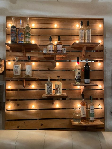 Ideas Para Bar, Ideas Para Bares, Bar Con Pallet, Bar Wall Design, Pallet Wall Decor, Modern Restaurant Design, Home Bar Rooms, Basement Bar Designs, Bar Shelves