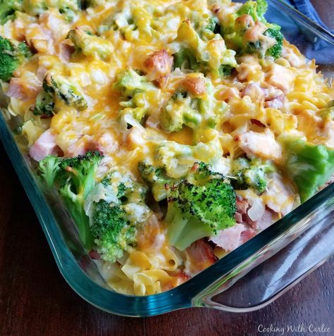 Cheesy Ham and Broccoli Noodle Casserole 1 Broccoli Noodle Casserole, Ham And Broccoli Casserole, Ham Dinner Recipes, Ham And Cheese Casserole, Ham And Broccoli, Ham And Noodle Casserole, Ham Casserole Recipes, Pasta Con Broccoli, Broccoli Pasta Bake