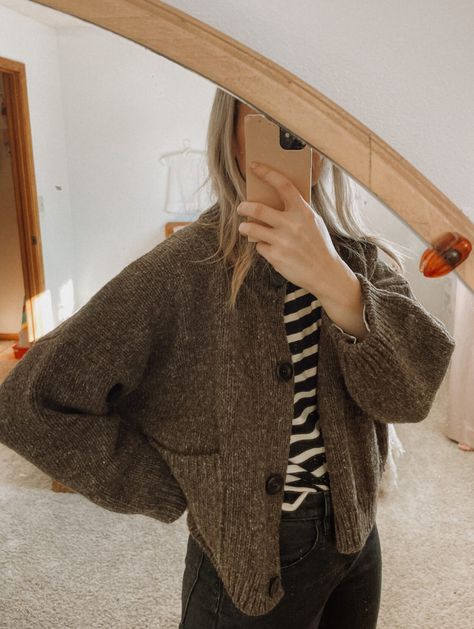 How To Style A Cardigan Outfit, Babaa Cardigan, Plan Outfits, Karin Emily, Emily Style, Mood 2024, Running In Cold Weather, Winter Capsule, Winter Capsule Wardrobe