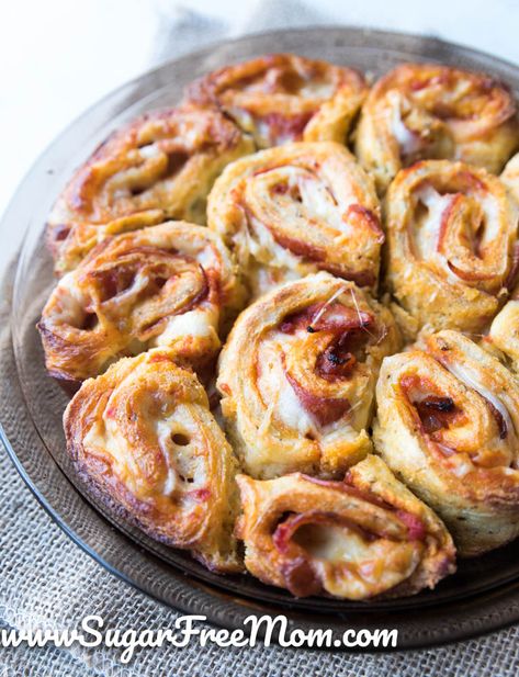 Keto Fathead Low Carb Pizza Rolls Low Carb Pizza Rolls, Fathead Pizza, Keto Pizza, Resep Diet, Low Carb Diet Plan, Low Carb Diets, Low Carb Pizza, Pizza Rolls, Low Carb Bread