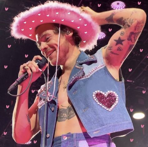 harry styles love on tour: austin 6 | 3.10.22 Harry Styles Vogue, Harry Styles Icons, Harry Styles Aesthetic, Harry Styles Cute, Haikou, Harry Styles Photos, Mr Style, Harry Styles Love On Tour, Harry Edward Styles