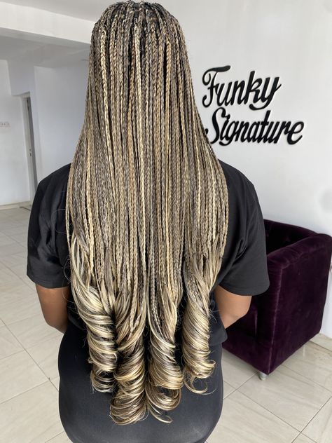 French curls ,spanish curls,curly braids Blonde Spanish Curls Braids, Spanish Curly Braids, Spanish Curl Knotless Braids, Blonde And Brown French Curl Braids, Ash Blonde French Curl Braids, French Curl Braids Medium, Black And Blonde French Curl Braids, Spanish Braids Hairstyles, Honey Blonde French Curl Braids