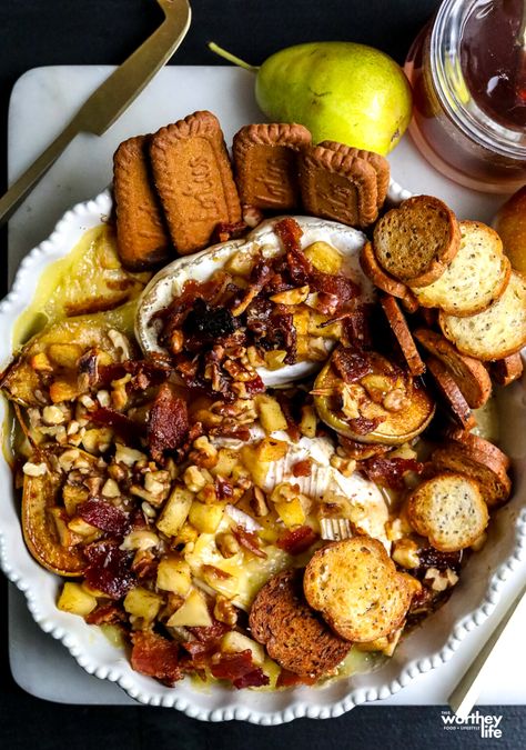 Baked Brie Bacon, Apples & Pears Crowd Pleaser Appetizers, Brie Appetizer, Bagel Chips, Brie Recipes, Savory Herb, Coconut Pecan, Baked Brie, Apple Pear, Crumbled Bacon