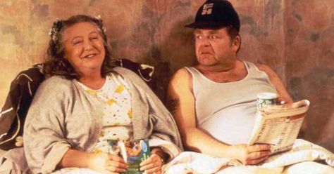 De Britse acteur Geoffrey Hughes, bekend als de werkschuwe Onslow in Keeping Up Appearances, is vrijdag op 68-jarige leeftijd overleden. Appearance Quotes, British Tv Comedies, English Comedy, British Sitcoms, Color Television, Keeping Up Appearances, British Humor, Best Love Stories, British Comedy