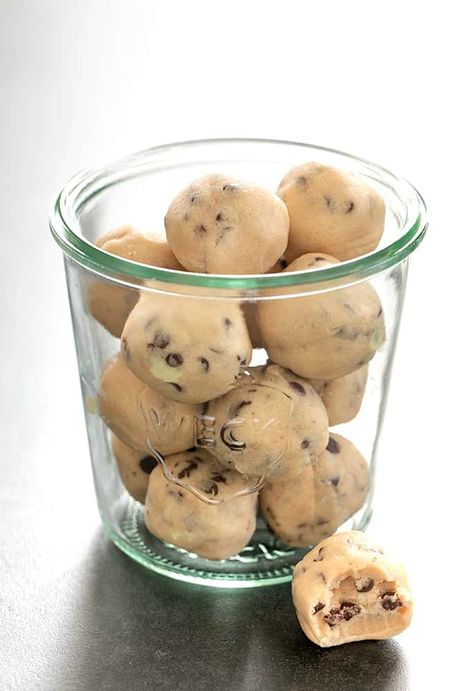 These edible gluten free cookie dough bites are made in a small batch, in just minutes. It's the safe way to indulge, without any strange ingredients. Gluten Free Cookie Dough Bites, Gluten Free Chocolate Chip Cookie Dough, Dough Recipe Easy, Gluten Free Cookie Dough, Gluten Free Fudge, Homemade Cookie Dough, Gluten Free Cookie, Gf Cookies, Cookie Dough Recipe