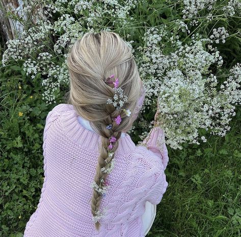 Annie Walker, Spring Aesthetic, Soft Summer, Spring Vibes, Divine Feminine, Blonde Hair Color, Summer Aesthetic, Pretty Flowers, Flowers In Hair