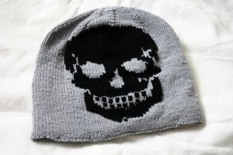 Skull hat knitting pattern Child Hat Knitting Pattern, Crochet Skull Patterns, Stranded Knitting, Crochet Skull, Lovey Pattern, Crochet Eyes, Yarn Hats, Knitting Patterns Free Hats, Skull Hat