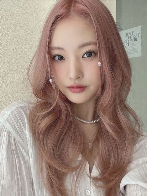 Soft Pink Blonde Hair, Ash Blonde Pink Hair, Ash Rose Gold Hair, Pink Hair For Cool Skin Tone, White Pink Hair Color, Coral Beige Hair, Coral Pink Hair Color, Coral Brown Hair, Elastic Band Hairstyles