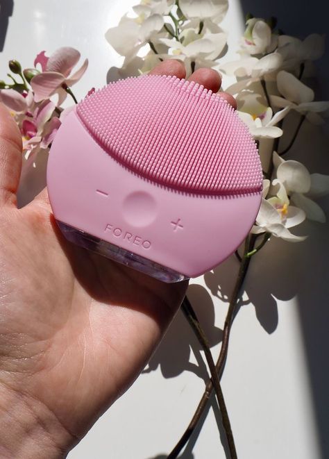 Foreo Luna Mini, Foreo Luna, Face Products, Makeup Eyes, Best Skincare Products, Facial Cleansing Brush, Cleansing Brush, روتين العناية بالبشرة, Beauty Skin Care Routine