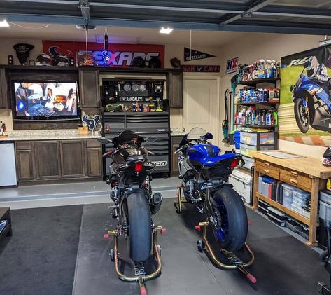 Garage Man Cave Ideas, Cave Lighting, Truck Accesories, Bike Garage, Garage Workshop Layout, Man Garage, Man Cave Ideas, Garage Design Interior, Motorcycle Workshop