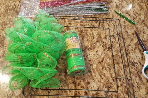 grinch wreath Diy Grinch Wreath, Grinch Projects, Diy Grinch, Ruffle Wreath, Bff Christmas, Grinch Wreath, Summer Deco Mesh Wreaths, Grinch Christmas Party, Summer Mesh Wreaths