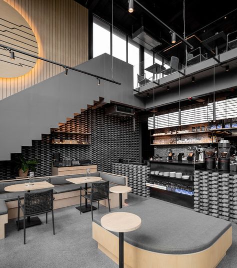 Kaizen Coffee / space+craft | ArchDaily Coffee Gym, Industrial Coffee Shop, Loft Cafe, Coffee Shop Interior, Modern Coffee Shop, Coffee Counter, Coffee Shop Interior Design, Interior Design Minimalist, Modern Cafe