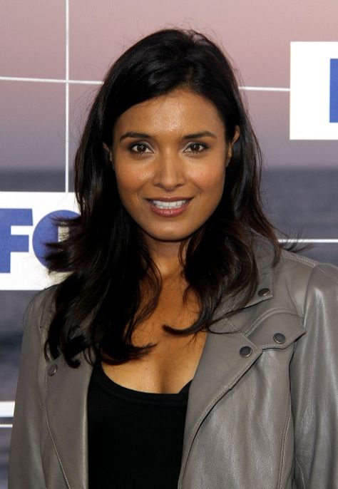 Shelley Conn is an English actress most recently known for her role as Elisabeth Shannon on FOX's Terra Nova. Shelley Conn, Dream Cast, Ancient Houses, Terra Nova, Pretty Faces, Girl Celebrities, Character Inspo, English Actresses, Face Claims