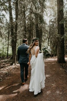 Moody Boho, Alberta Wedding, Wedding Photography Checklist, Wedding Portrait Poses, Edmonton Wedding, Outdoor Wedding Photography, Wedding Photography Bride, Outdoor Wedding Photos, Wedding Picture Poses