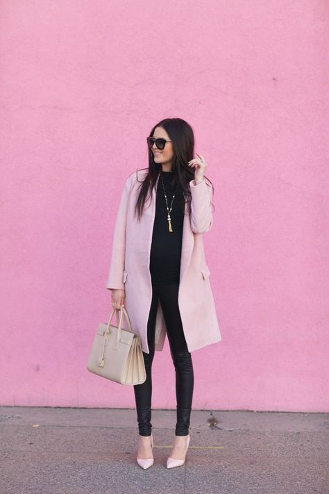 Camouflaged Pink… (via Bloglovin.com ) Pink Coat Outfit, Pink Winter Coat, Mode Rose, Look Rose, Pink Lipstick, Pink Coat, Coat Outfits, Mode Inspo, Pink Outfits