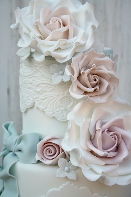 Gumpaste Roses, Cotton And Crumbs, Dessert Oreo, Fabulous Cakes, 3 Tier Cake, Bakery Cake, Gum Paste Flowers, Cake Flowers, Coming Up Roses