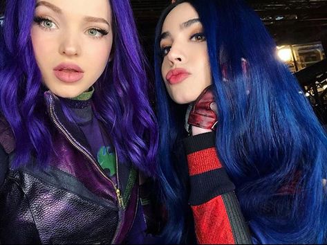 Delanie Ominayak (@delanieominayak) • Instagram photos and videos Descendants Pictures, Hairspray Live, Evie Descendants, Mal Descendants, Descendants Characters, Disney Descendants Movie, Sophia Carson, Descendants 1, Mal And Evie