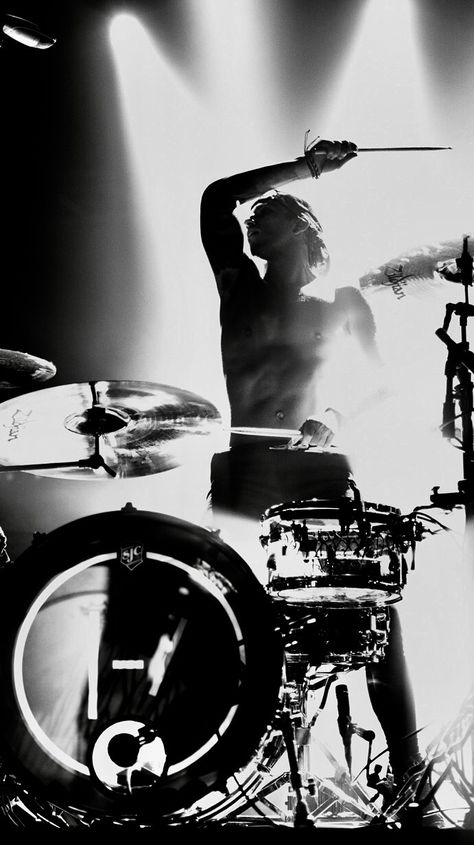 Twenty One Pilots Wallpaper, Drums Art, Rockstar Aesthetic, Tyler And Josh, 21 Pilots, I'm With The Band, Foto Art, Concert Photography, Music Photo