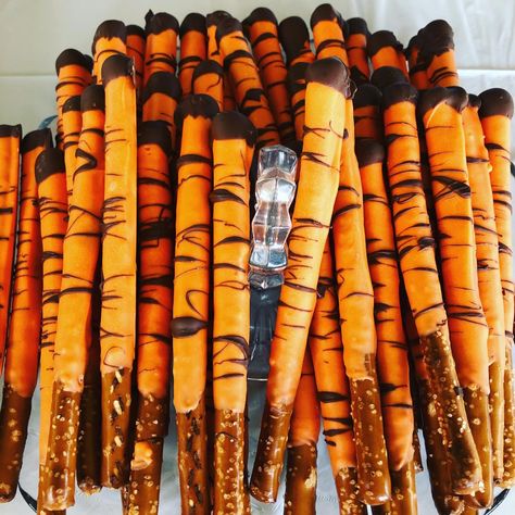 Candy coated pretzel rods Tigger Tails, Zootopia Birthday Party, Chocolate Pretzel Rods, Daniel Tiger Party, Daniel Tiger Birthday Party, Tiger Party, Tiger Birthday Party, Rain Baby, Movie Night Food