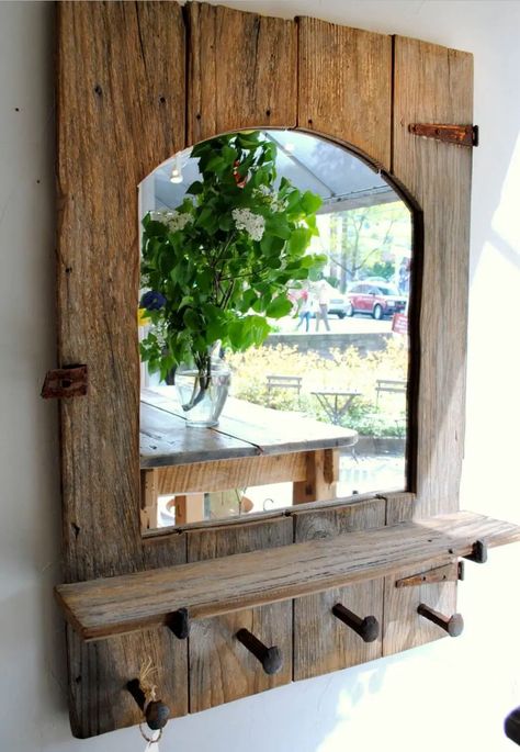 Farmhouse Mirror Decor, Diy Mirror Design, Farmhouse Mirror, Mirror Decor Ideas, Rustic Wood Crafts, Farmhouse Mirrors, Barn Wood Projects, Rustic Mirrors, Diy Holz