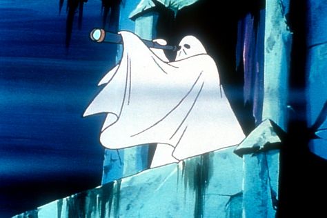 WHO INVENTED THE BEDSHEET GHOST>? It’s the simplest Halloween costume, with many detractors, and even the odd supporter. But the bedsheet ghost’s basic exterior hides a rich cultural history. Bedsheet Ghost, Scarecrow Tattoo, Types Of Ghosts, Ghost Project, Halloween Costumes Scarecrow, The Lovely Bones, Sheet Ghost, Witch Costumes, Creepy Halloween Decorations