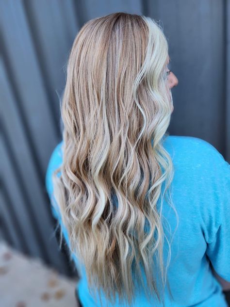 Blonde hair Strawberry Blonde With Platinum, Blonde Highlights With Money Piece, Natural Strawberry Blonde, Blonde Money Piece, Country Girl Life, Light Blonde Highlights, Money Piece, Blonde Hair Inspiration, Light Blonde