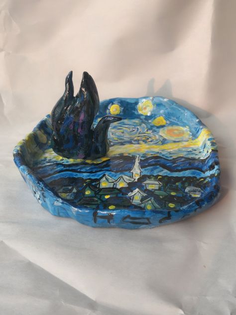 ⭐Hand-painted Van Gogh's starry night tray is perfect for storing small pieces of jewelry, keys etc. 📌DETAILS *Measurements: diameter: about 15cm (5.9 inches) height: about 10cm(3.9 inches) *Materials: air dry clay, acrylic paints, satin varnish 📌NOTES Care instructions: - Do not microwave or soaking in water - Not suitable to be eaten out of or used as an ash tray - Please be gentle paint may chip if too heavy handed! Please note that all dishes are individually handmade and so may differ sli Van Gogh Ceramics, Painted Hands Aesthetic, Air Dry Clay Jewelry Tray, Clay Tray Aesthetic, Starry Night Clay, Ash Trays Aesthetic, Air Dry Clay Ash Tray, Jewelry Tray Aesthetic, Clay Ash Tray Diy