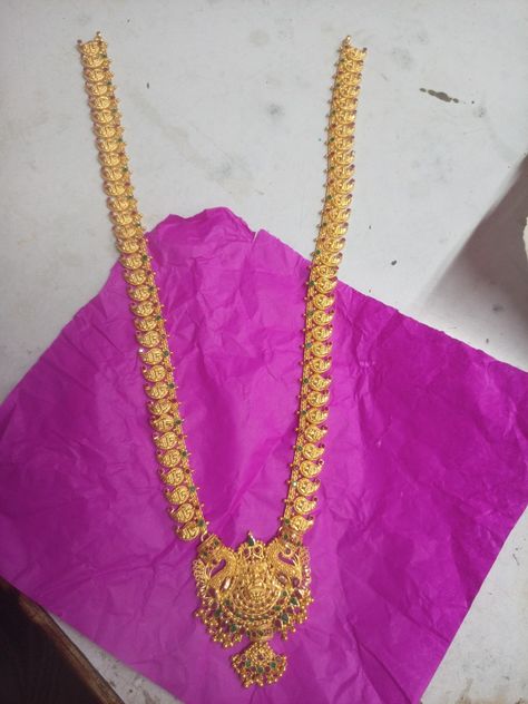 Gold Jwellery Designing For Marriage, Mango Haram Designs, Long Haram Gold Jewellery Designs, Gold Haram Designs, Pretty Gold Necklaces, Mango Haram, Ruby Necklace Designs, Fashion Jewelry Necklaces Gold, Haram Designs