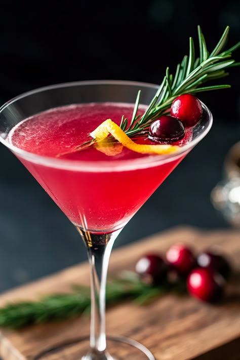 Easy Christmas Martini Merry Berry Martini, Easy Christmas Martini Recipes, Flirtini Martini, Christmas Martini Holiday Drinks, Martini Recipes Christmas, Almond Joy Martini Recipe, Winter Martini Recipes, Holiday Martini Recipes, Christmas Cosmopolitan