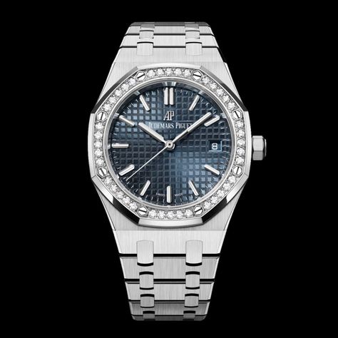 Audemars Piguet Introduces the Royal Oak Selfwinding 34 mm | SJX Watches Audemars Piguet Women, Ap Royal Oak Women, Audemars Piguet Men, Ap Royal Oak Chronograph, Audemars Piguet Royal Oak Rose Gold, Audemars Piguet Royal Oak Chronograph, Code 11.59 By Audemars Piguet, Ap Royal Oak, Audemars Piguet Royal Oak Grande Complication