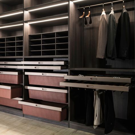 Male Wardrobe Design, Inside Design Of Wardrobe, Leather Wardrobe Design, His And Hers Wardrobe, Marble Wardrobe, Luxury Wardrobe Design, Leather Wardrobe, Dream Closet Design, Luxury Wardrobe