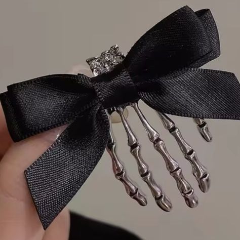 🎃 Introducing our Skeleton Hand Hair Bow Clips! 💀👋 Available in a set of 2 for just £4.50 (or £5 if you want them personalized)! Perfect for adding a spooky touch to your Halloween style! 🖤 🎀 https://craft-teecows.co.uk/products/skeleton-hand-bow-halloween-hair-accessories-personalised?variant=49537608319317 #HalloweenAccessories #SkeletonHairClips #SpookyStyle #PersonalizedForYou #HalloweenReady #craftteecows Skull Hair Clip, Metal Targets, Skeleton Ghost, Christmas Skull, Handbag Holder, Halloween Accessories Hair, Alternative Christmas, Halloween Bows, Bag Hook