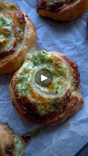 4.2K views · 9.8K reactions | The easiest appetizer: Puff pastry with cream cheese, pesto and mozzarella Crispy and buttery snack!  Enjoy | Cocinando para tí Puff Pastry With Cream Cheese, Appetizer Puff Pastry, Pesto Puff Pastry, Pesto And Mozzarella, Puff Pastry Snacks, Veg Appetizers, Phyllo Recipes, Puff Pastry Cream Puffs, Pesto Cheese