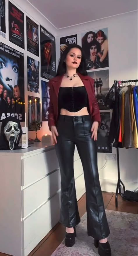 Vampy Outfits Aesthetic, Glam Grunge Outfits, 90s Club Outfits, Grunge Club Outfits, Vamp Style Outfits, Classy Rocker Chic Style, Goth Club Outfit, Vampy Outfit, Rockstar Gf Style