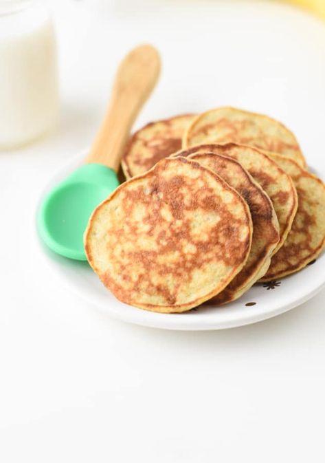 These 3-ingredient Baby Banana Pancakes are perfect for baby-led weaning or introducing solid food to babies. Bonus, these are vegan pancakes for babies too, it means they are egg-free and dairy-free too. Baby Led Weaning Pancakes, Baby Led Weaning Banana, Baby Banana Pancakes, Banana Pancakes For Baby, Eggless Banana Pancakes, Pancakes For Baby, Vegan Banana Pancakes, Flavored Pancakes, Baby Pancakes