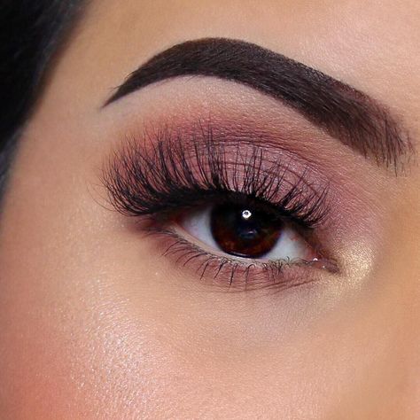 Simple makeup for borwn eyes Dusty Pink Makeup Eye, Dusty Rose Eye Makeup Wedding, Smoky Mauve Eye Makeup, Pinkish Brown Eyeshadow, Mauve Bridal Makeup Dusty Rose, Dusty Pink Eyeshadow, Dusty Rose Bridal Makeup, Mauve Eyeshadow Looks Brown Eyes, Dusty Pink Eye Makeup