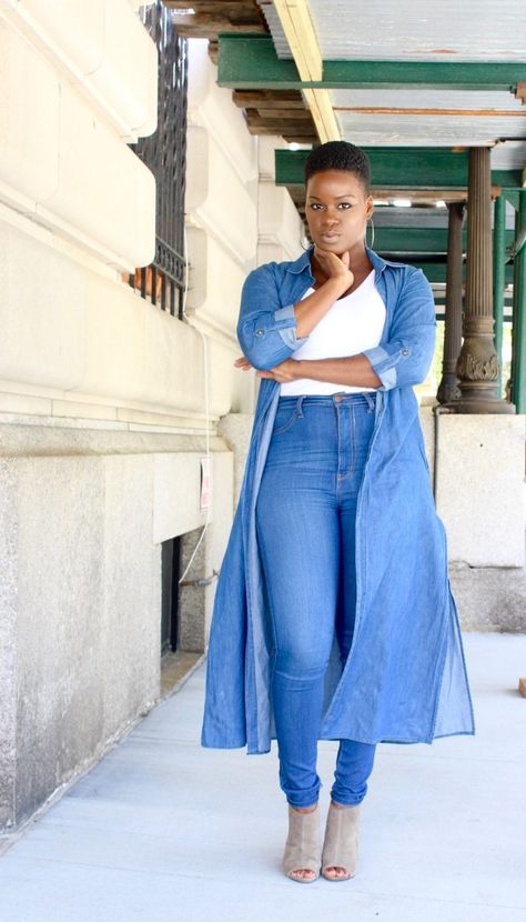 How To Wear Double Denim & Not Look Like You're In High School Denim Dress Style, Duster Outfit, Jean Styles, Double Denim Looks, Denim Duster, Denim Clothes, Denim Fashion Women, Denim Outfits, Trendy Denim