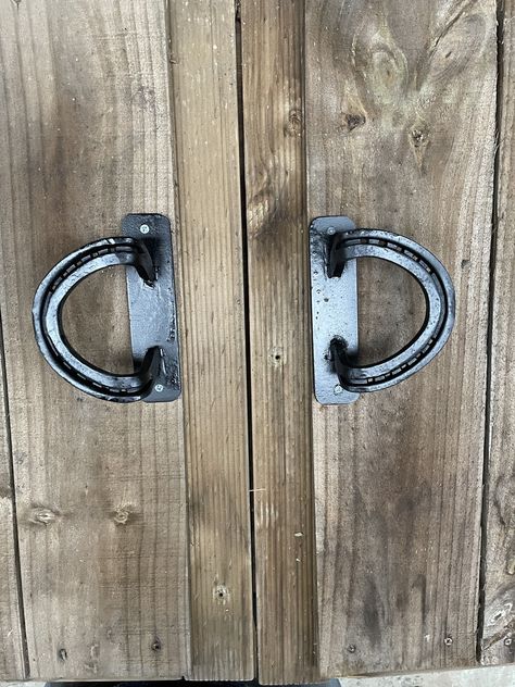 Make a statement with these barn door handles. Made from brand new horseshoes and 6mm solid steel backing plate.  These can be used for barn doors, stable doors, or anything you need to hold, pull on or open. Their solid construction means they are going to last a lifetime of use. Other colours available, please enquire. Postage included in price. Overseas postage is extra. Price is $46 each or two for $72. Barn Door Handles Ideas, Rustic Entry Doors, Stable Doors, Barn Door Handle, Horseshoe Crafts Projects, Horseshoe Decor, Stable Door, Barn Door Handles, Horseshoe Crafts