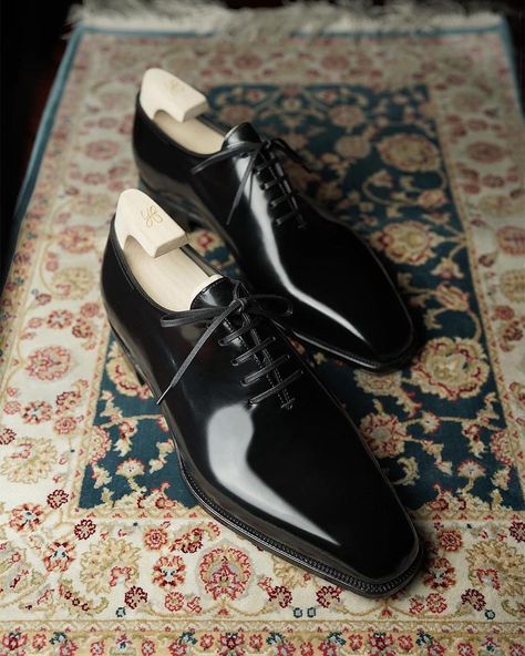 Absolutely magnificent pair of Wholecut oxfords! Do you agree? 🤔 #menstyle #menwithclass #menswear #shopping #shoestyle #handmade Bespoke Shoes, Mens Fashion Classic, Shorts Fashion, Men's Shoe, Classic Man, Shoe Store, Shoe Style, Nice Shoes, Bespoke