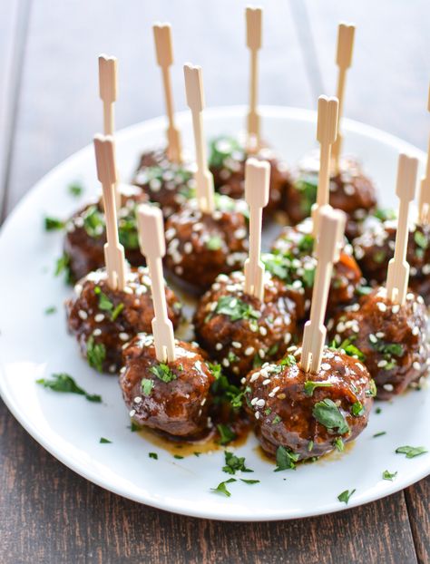 Sweet and Spicy Slow Cooker Pineapple Meatballs Pineapple Meatballs, Summer Crockpot Recipes, Appetizers For Party, Sweet And Spicy, Appetizer Snacks, Cooker Recipes, Parsley, Finger Foods, Slow Cooker Recipes