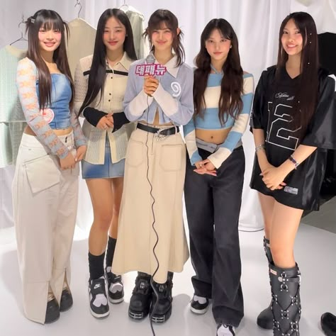 New Jeans Skirt Kpop, New Jeans Denim Outfit, Mini Outfit Newjeans, Newjeans Clothing, New Jeans Clothes, Newjeans Style Outfit, New Jeans Outfit Inspo Kpop, New Jeans Inspired Outfit, New Jeans Style Kpop