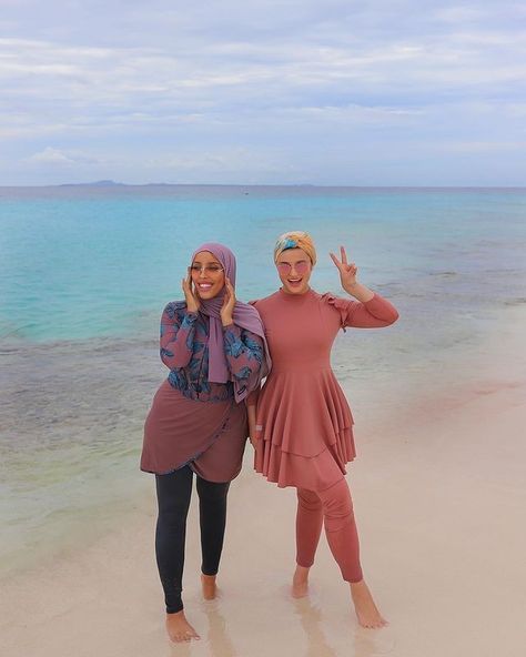 💦WonderfulinSwimwear Muslimah Swimming Outfit, Outfit Renang Hijab, Hijab Swimming Outfit, Hijabi Swimwear, Hijabi Wardrobe, Modest Stylish Outfits, Classy Swimwear, Islamic Swimwear, Burkini Swimsuit